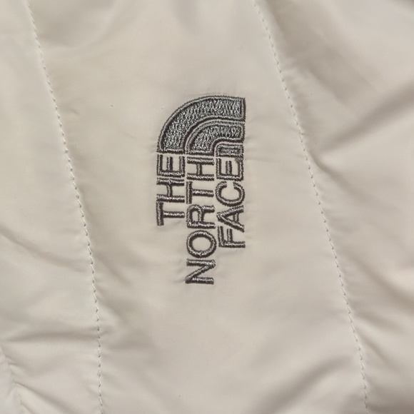 The North Face 550 Vest - Picture 2 of 6